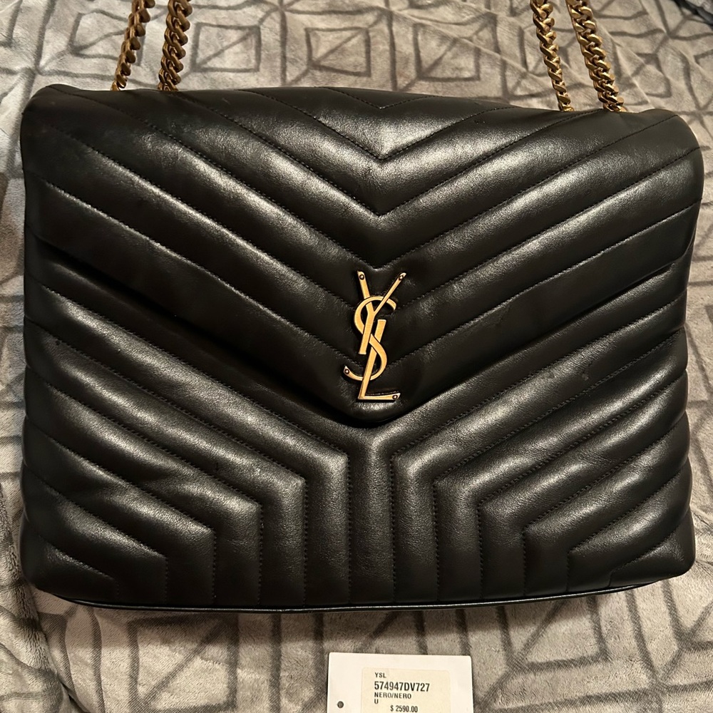Saint Laurent
Loulou Quilted Leather YSL Bag Gold chain